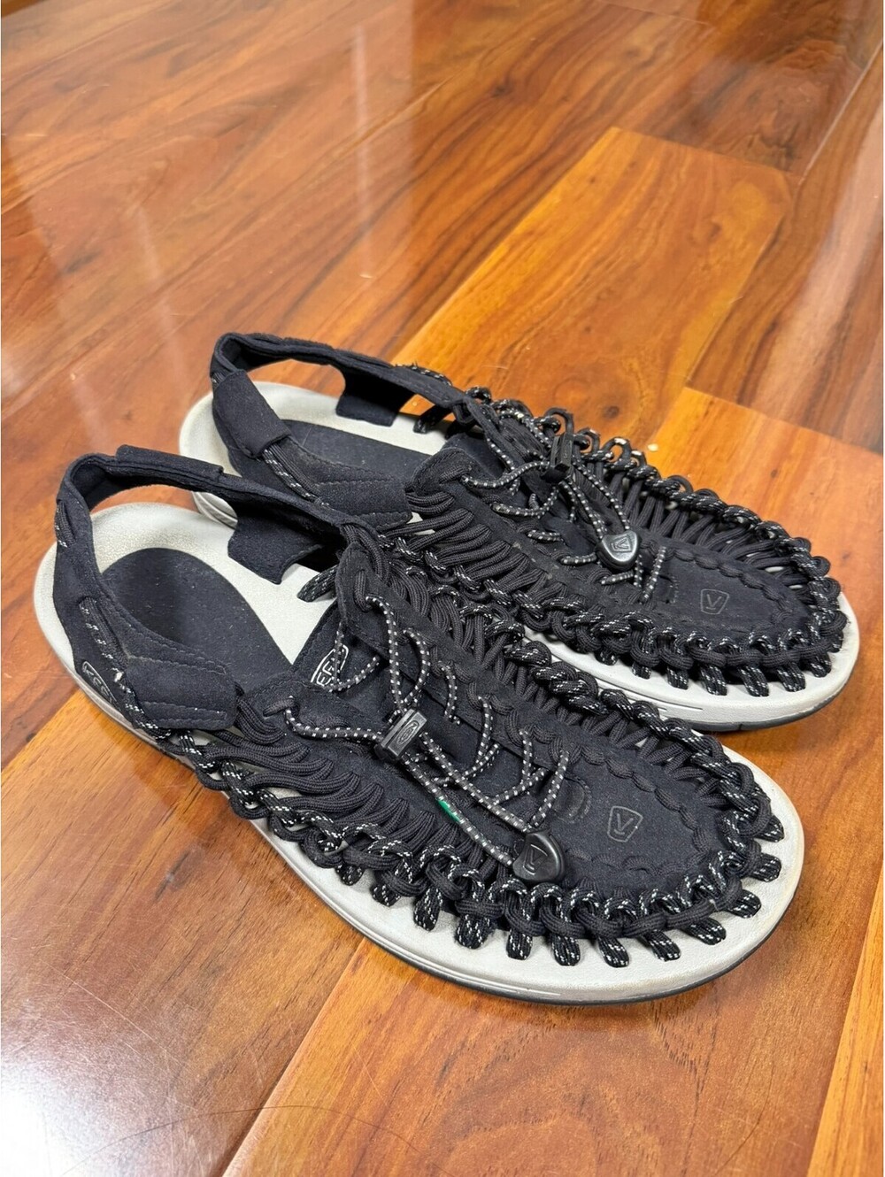 Keen Uneek Bungee Sandals Men's Size 9.5 Black Paracord Outdoor
